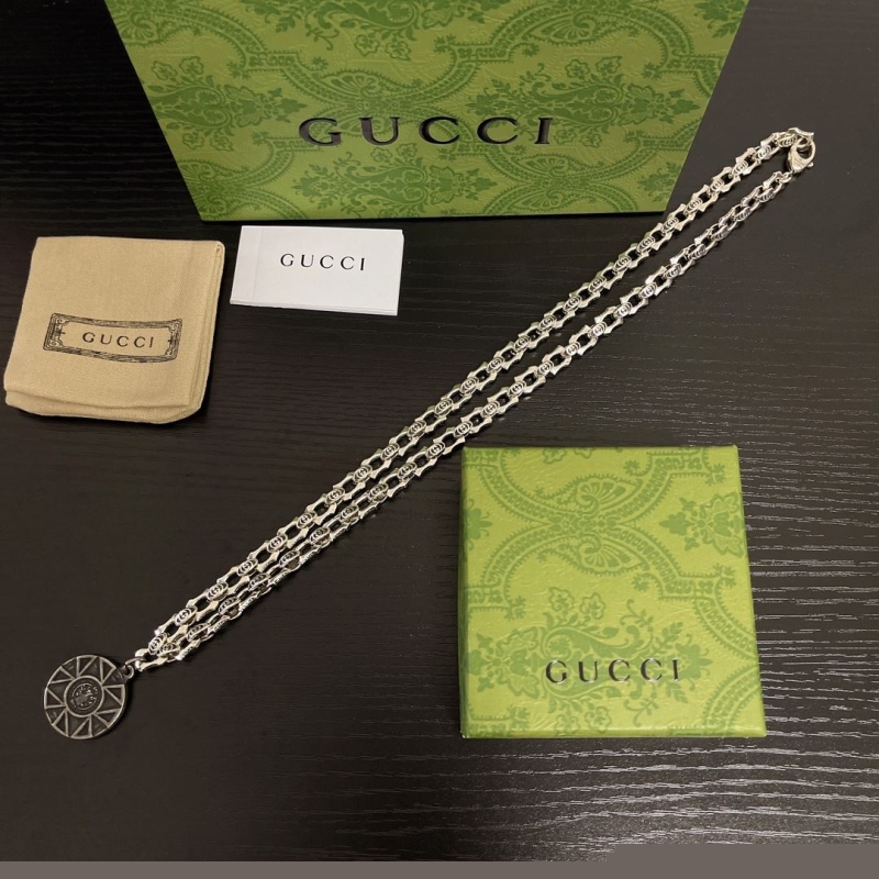 G*u*i necklaces